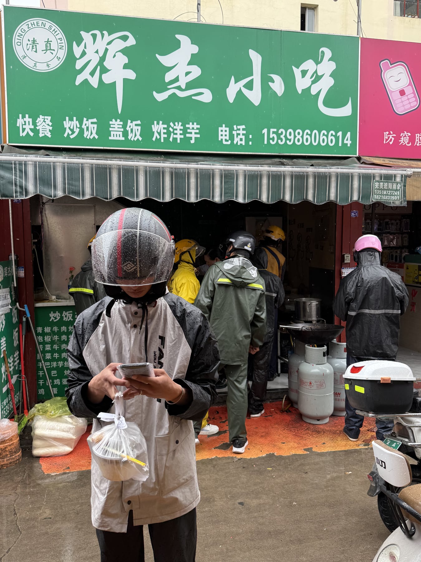 清真烧烤商户出餐口